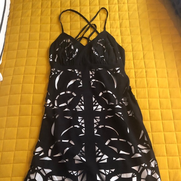 Laser Cut-Out Lace up Black and White Dress - Picture 3 of 6